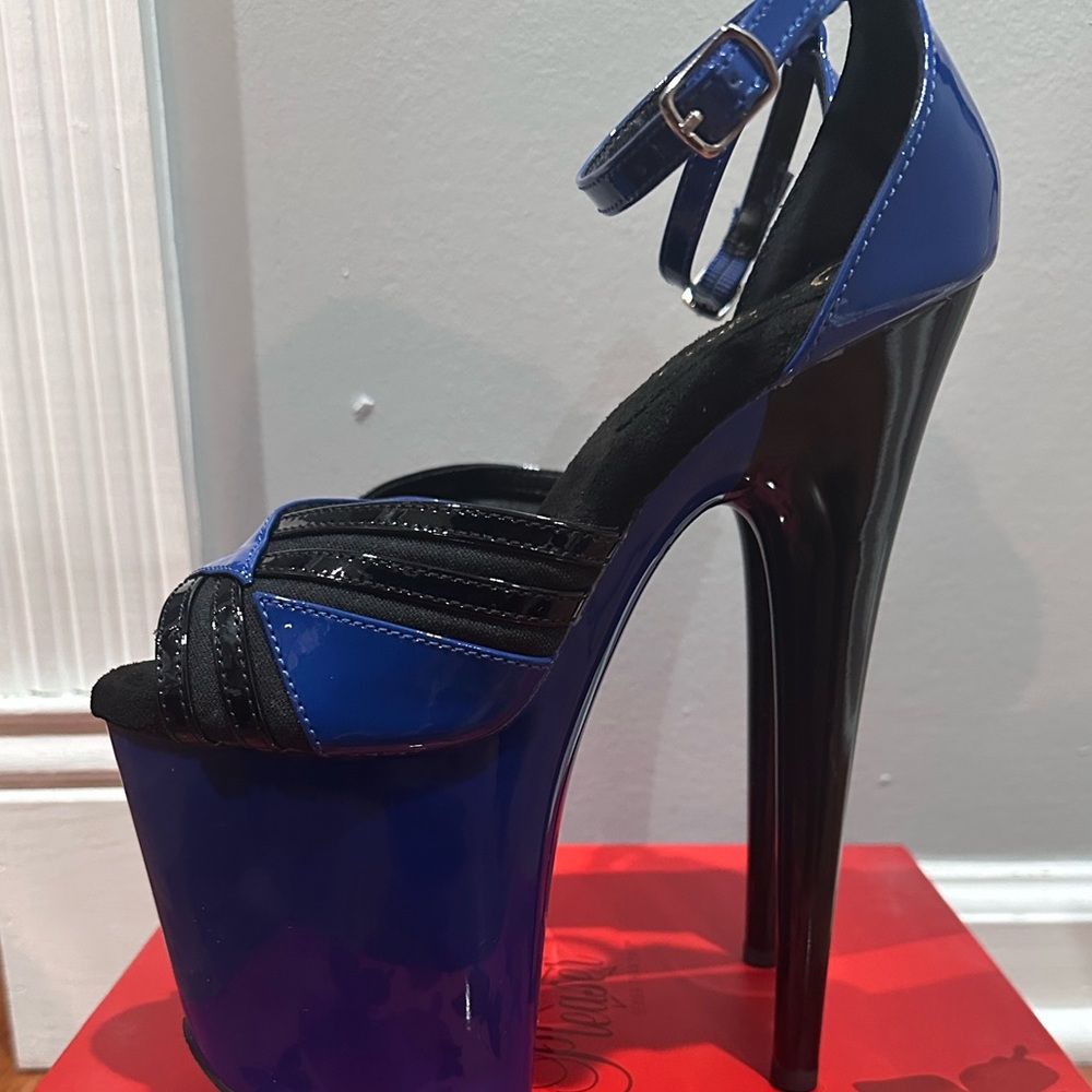 Pleaser Flamingo 884 Royal Blue & Black NWB
Size 7